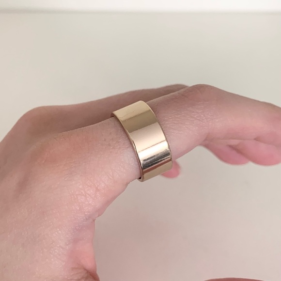 Thick gold band ring comes in a pouch - Picture 9 of 12